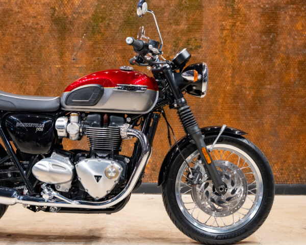 2023 TRIUMPH BONNEVILLE T120 - Image 10