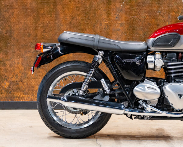2023 TRIUMPH BONNEVILLE T120 - Image 11