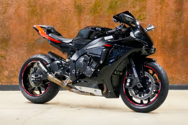 2017 YAMAHA YZF-R1