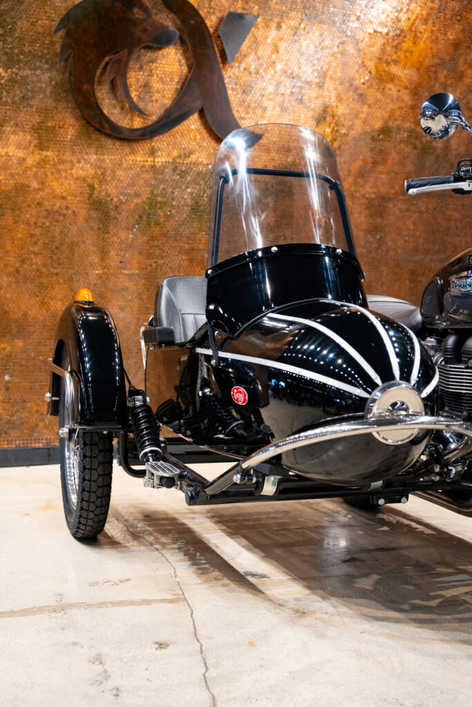 2013 TRIUMPH T100 BONNEVILLE (SIDE CAR)