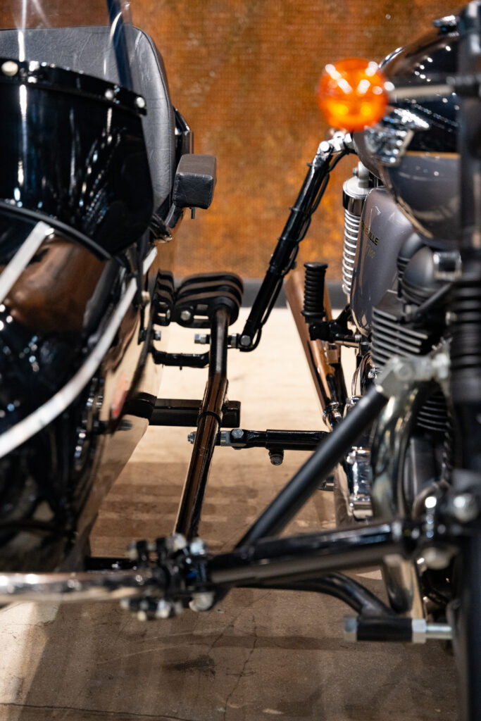 2013 TRIUMPH T100 BONNEVILLE (SIDE CAR)