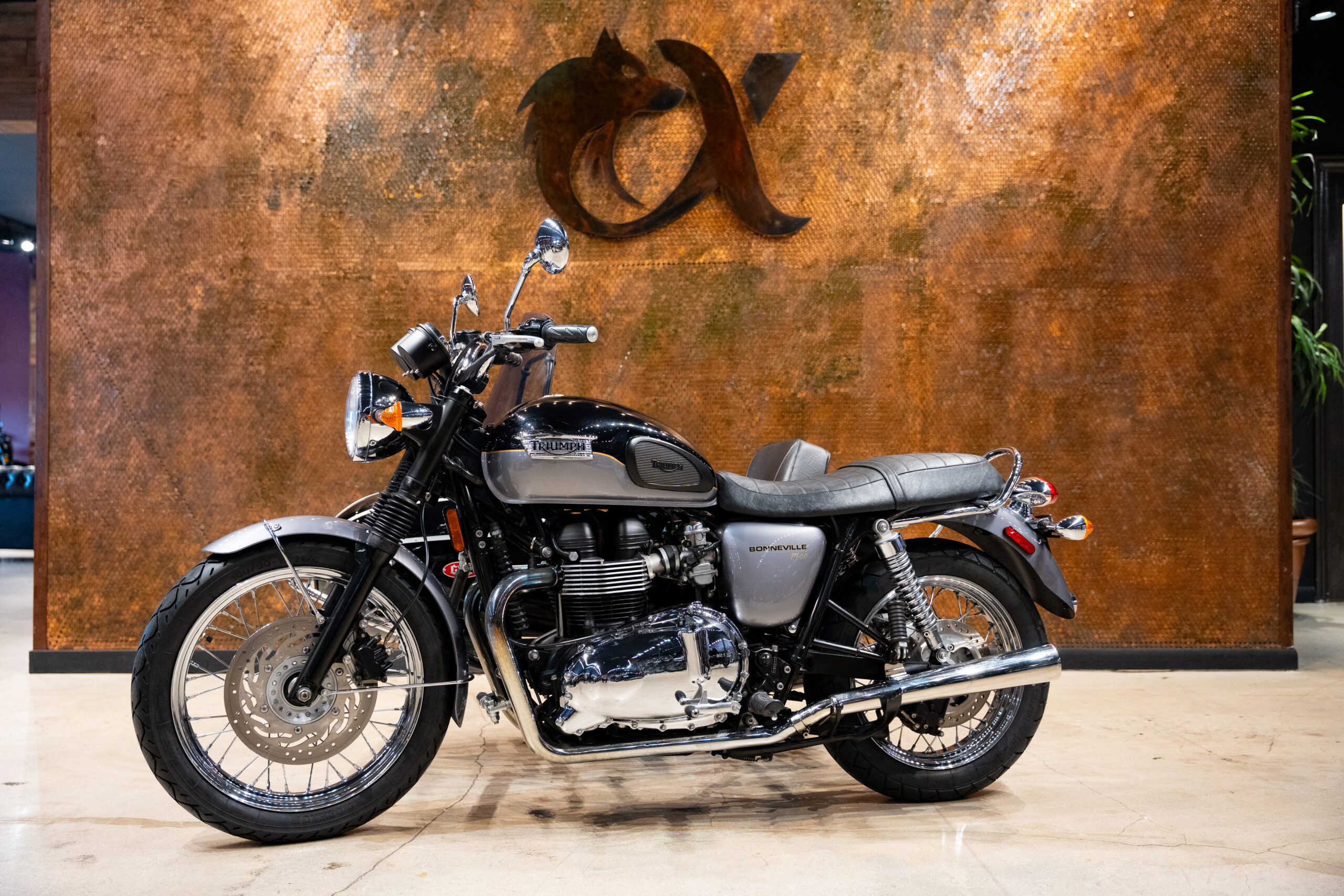 2013 TRIUMPH T100 BONNEVILLE (SIDE CAR)