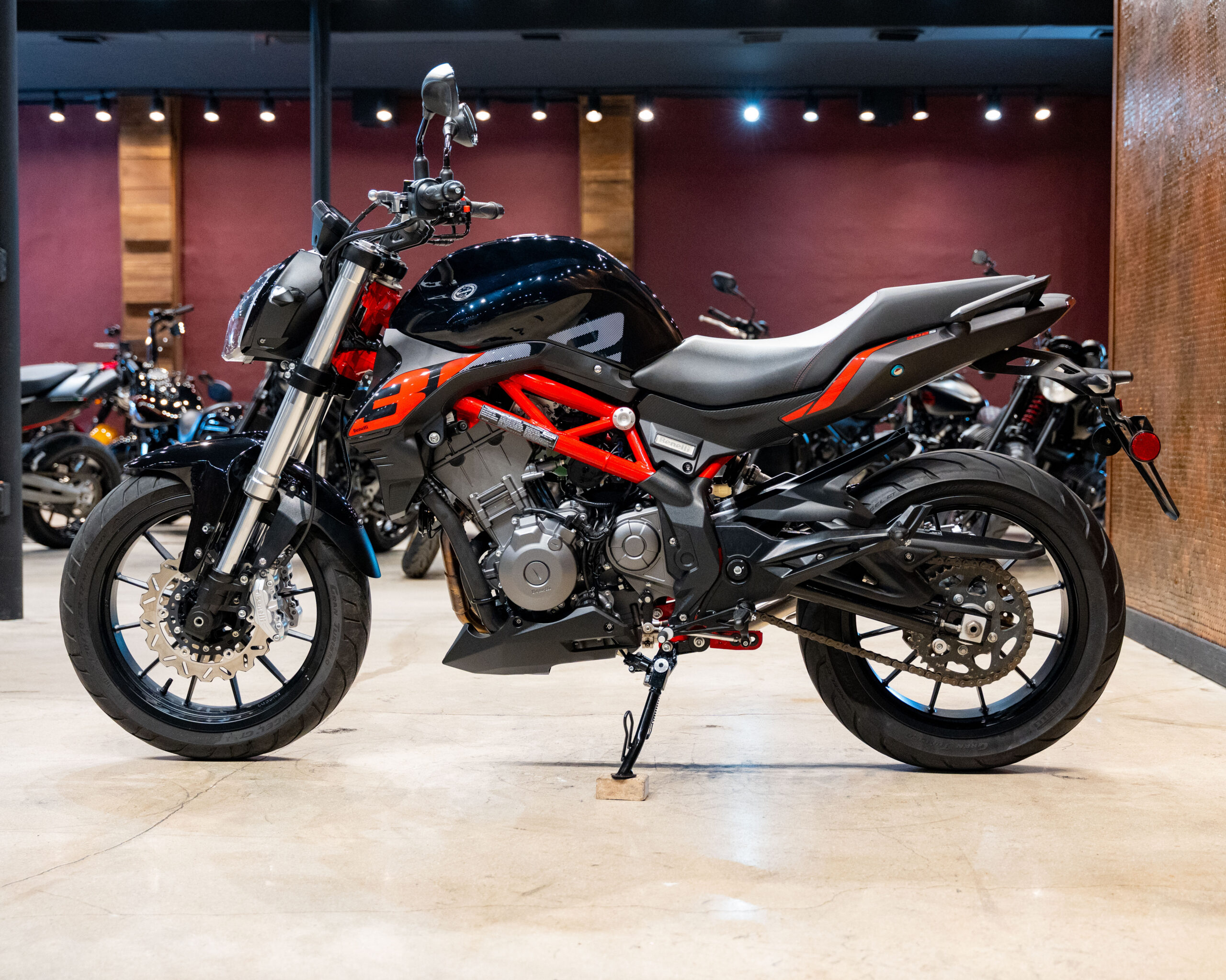 2023 BENELLI 302S