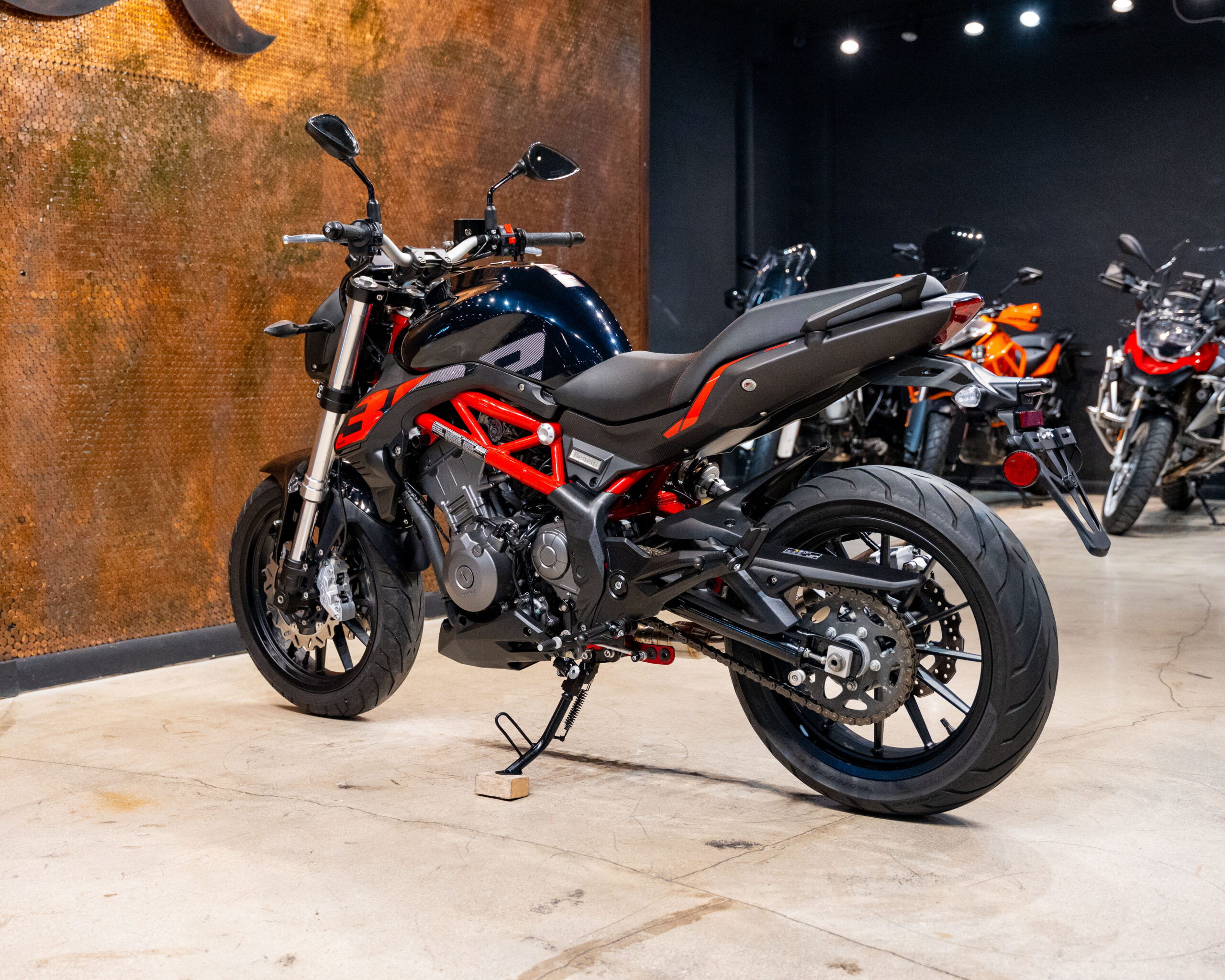 2023 BENELLI 302S