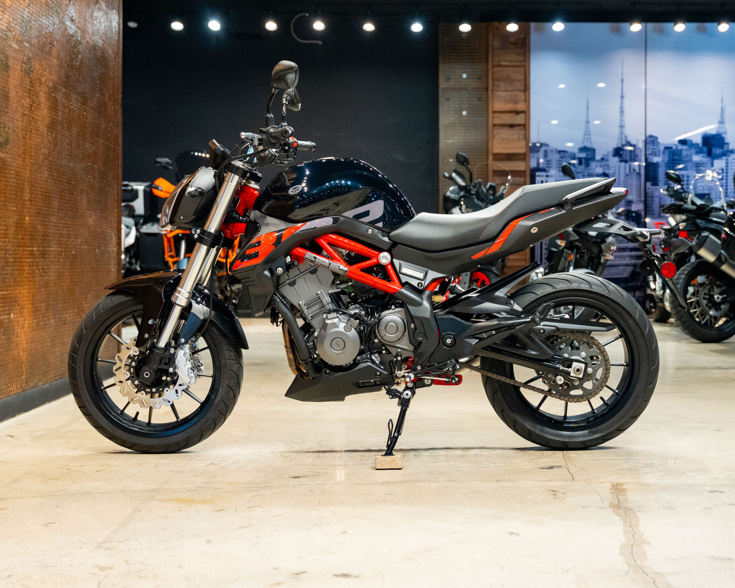 2023 BENELLI 302S
