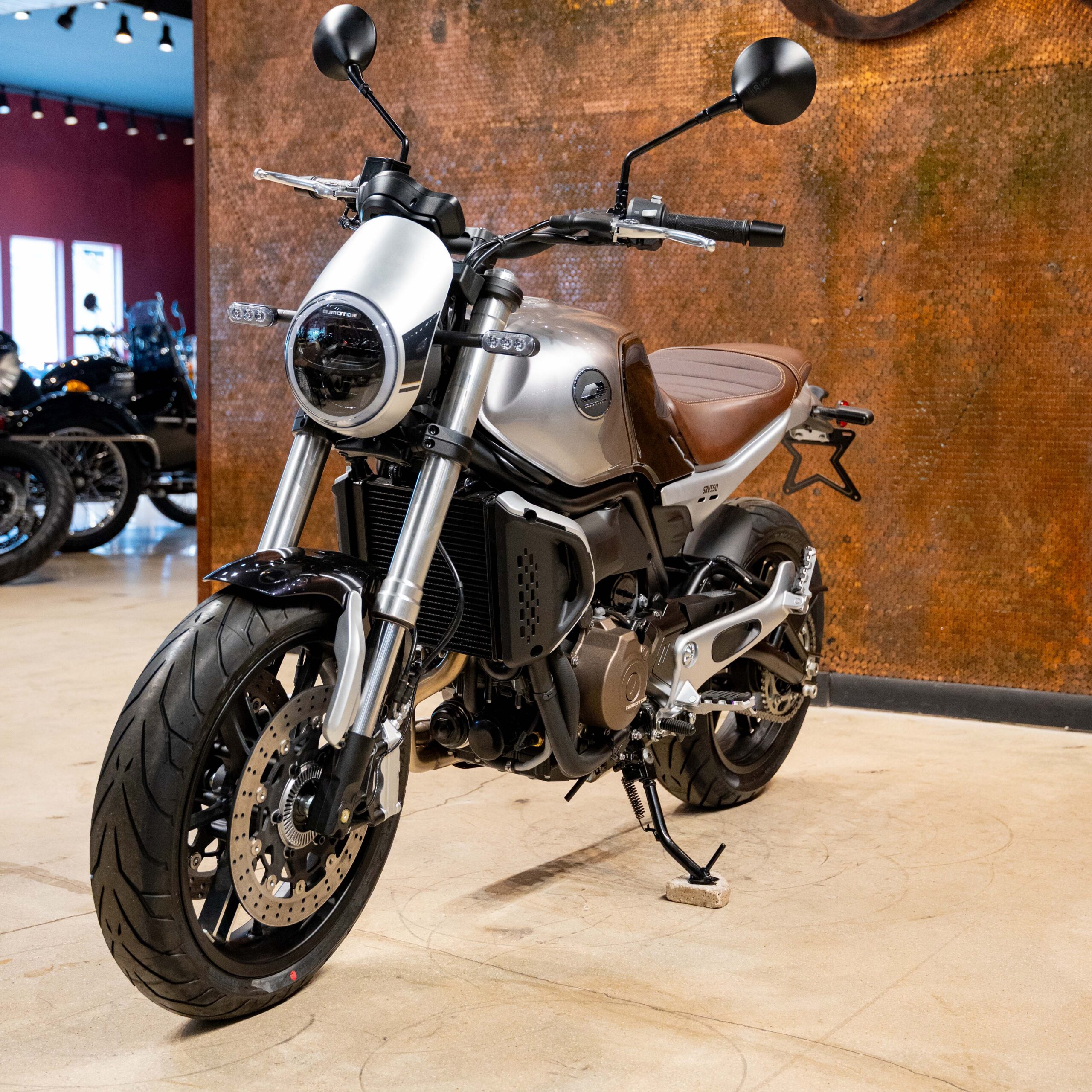 2023 QJ MOTORS/KEEWAY SRV550