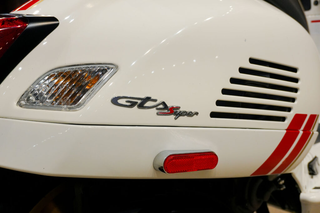 2021 VESPA GTS300 SUPER SPORT