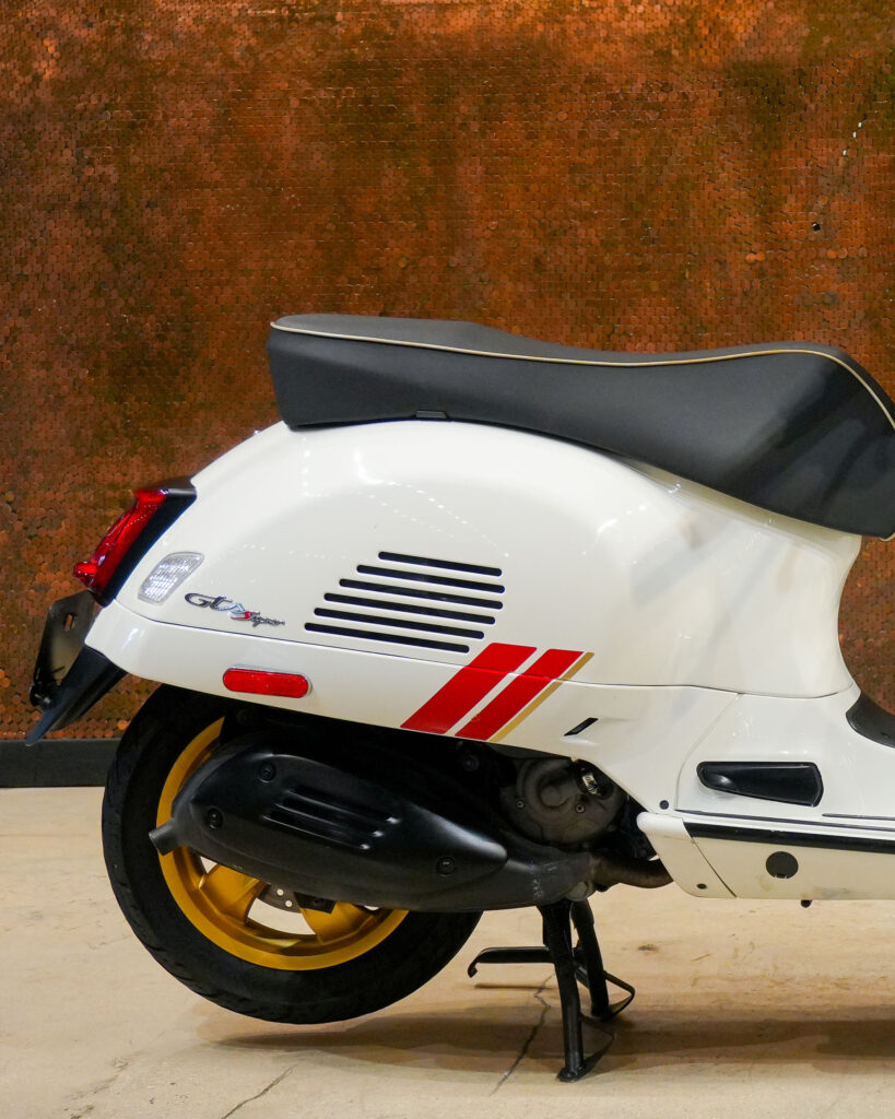 2021 VESPA GTS300 SUPER SPORT